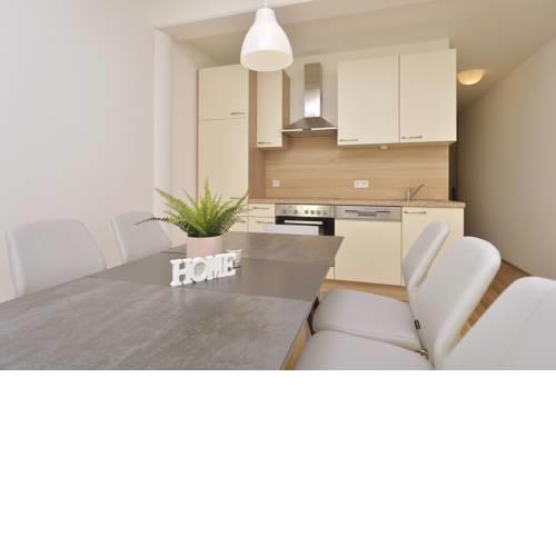 Deluxe Innsbruck City Duplex Mountain Apartment