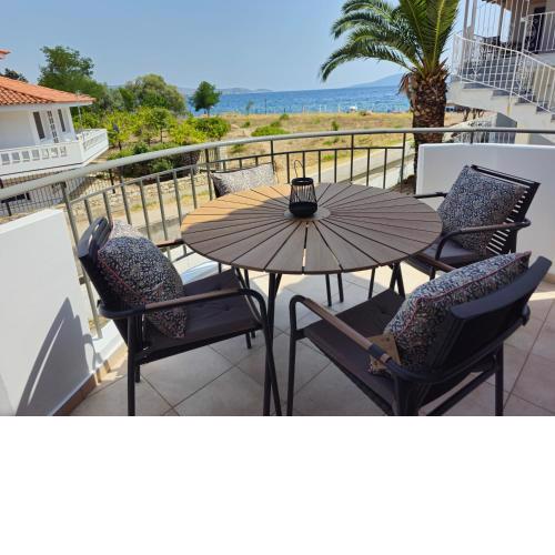 Deluxe Seaside Condo for 6