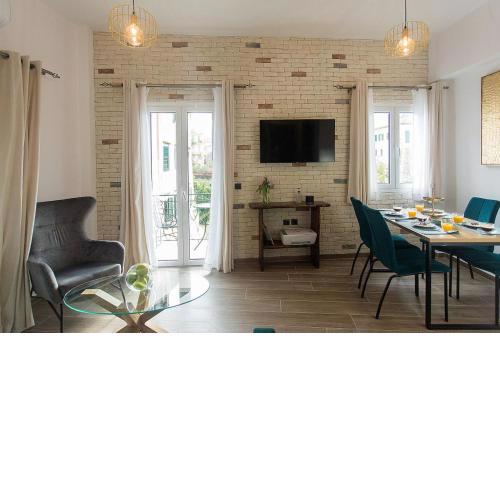 Deluxe Town Hall Square Flat in Historical Center 2