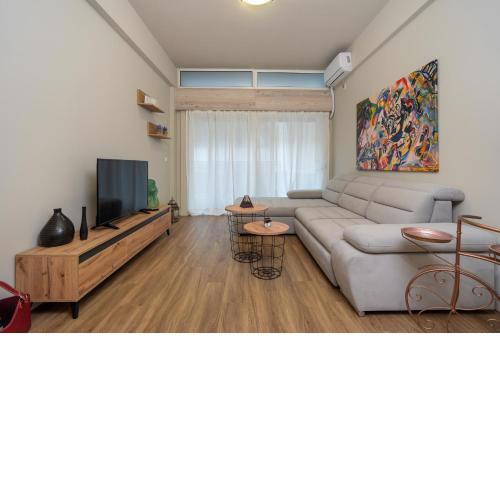 Deluxe Wood Harmony Apt Downtown