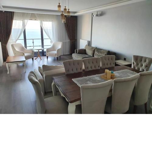Deniz manzaralı daire