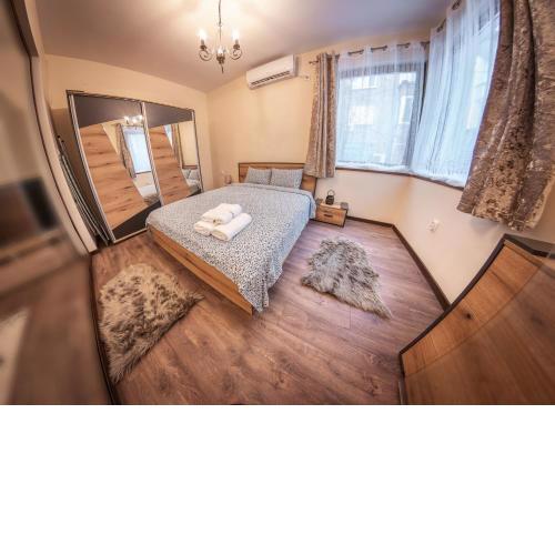Design 1BDR Apartment in Top Center - FREE PARKING