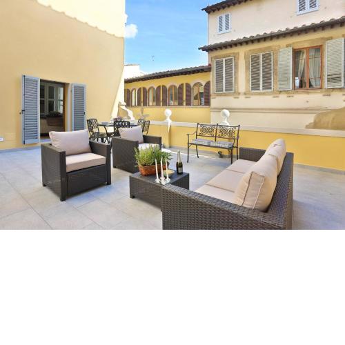 DESIGN APARTMENT in the heart of Florence - hosted by Sweetstay