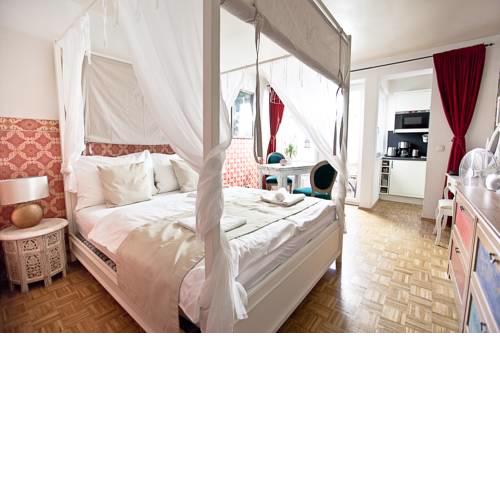 Design-Apartment Karlsplatz with Balcony