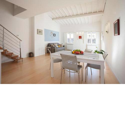Design Home between Uffizi and Ponte Vecchio