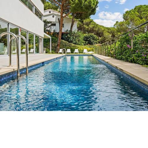 Design villa sea views and lap pool