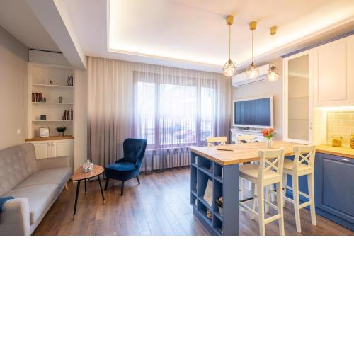 Designer & Cozy 2BD Flat with a parking in the city center