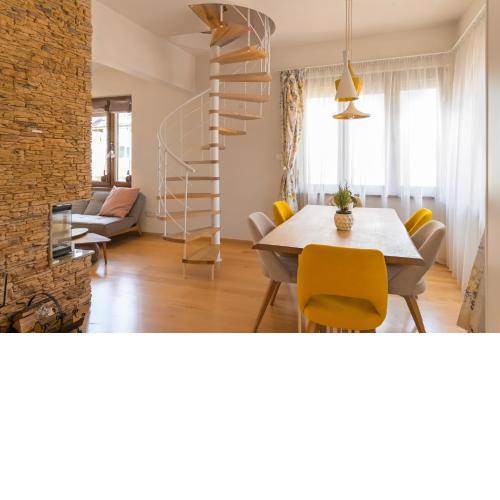 Designer Maisonette with Top Central Location