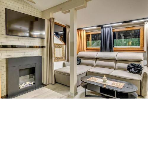 Designer Savvy Hub Studio