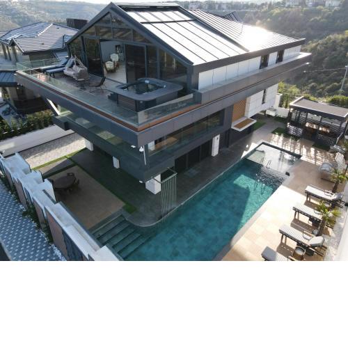 DESIGNER VILLA WITH VERY NICE BOSPHORUS VIEW