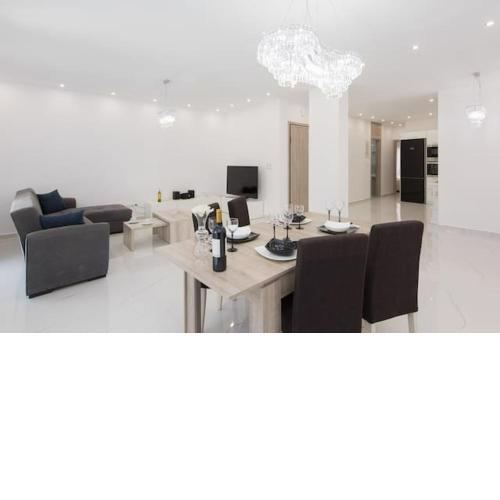 Despina's Luxury apt downtown