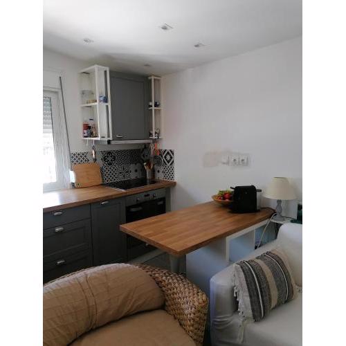 Detached renovated cottage with a garden 3 min walk from the beach