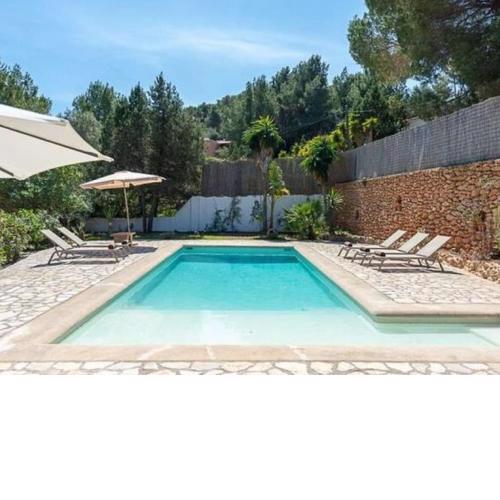 Detached villa in Sant Josep with sea views and pool