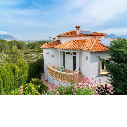 Detached villa with private swimming pool in Pedreguer