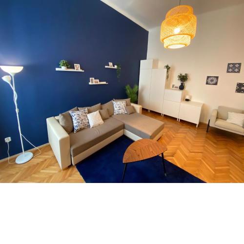d.Five Eagle Apartment