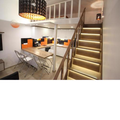 d.Five Heroes' Square Expat Family Apartment