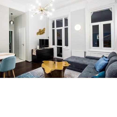 d.Five Luxury Home Apartment with Parliament View