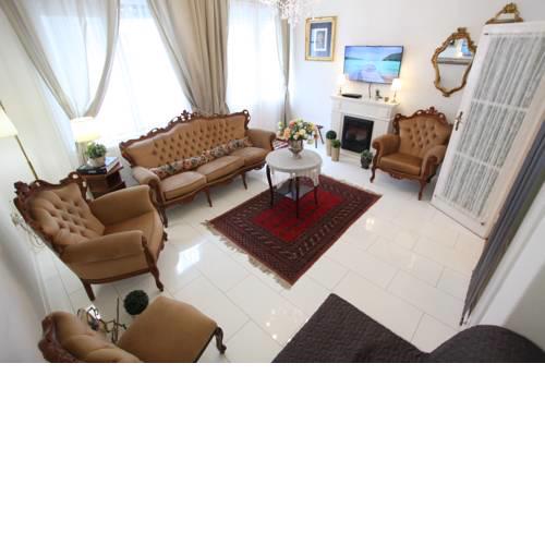 d.Five Neo-baroque Apartment with Terrace
