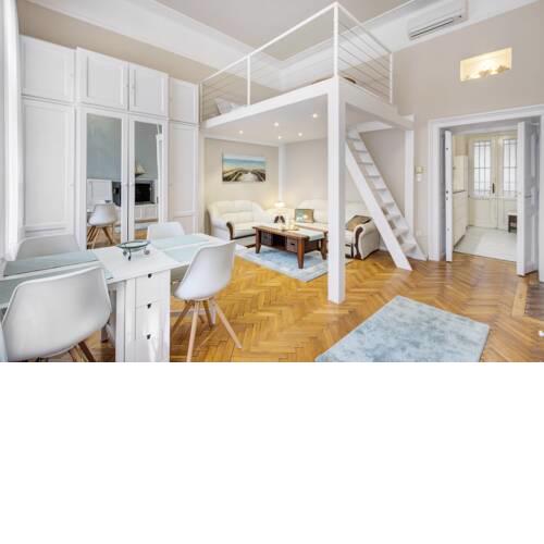 d.Five Opera Apartment