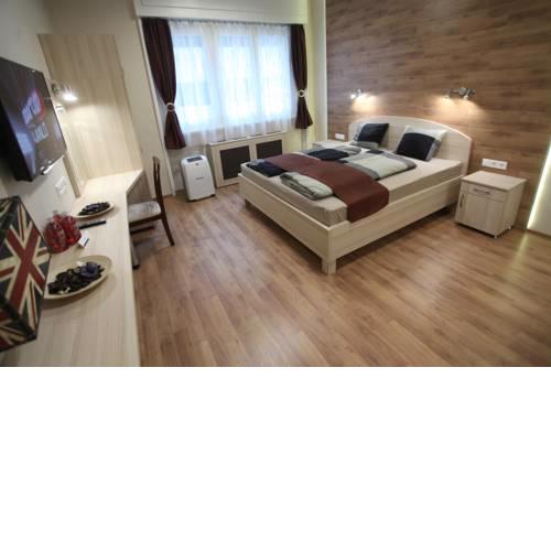 d.Five Premium Studio in the Center