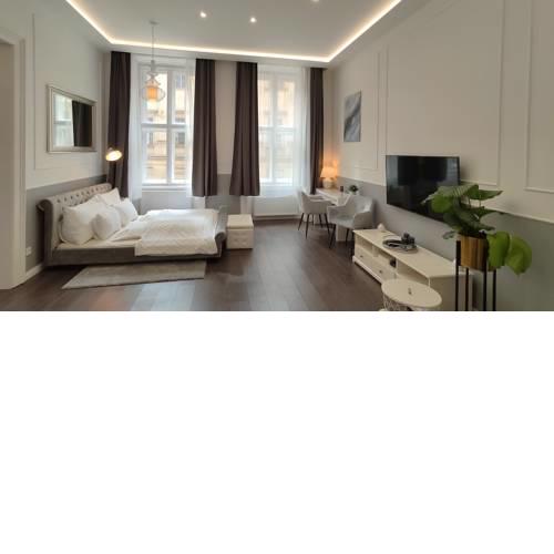 d.Five Semmelweis Apartment