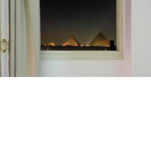 Diamond Pyramids View Apartment