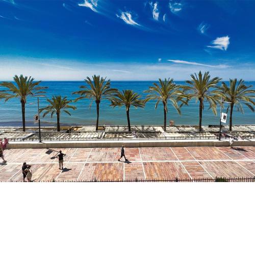 Diana 206. Completely Renovated Apartment on the Beachfront.