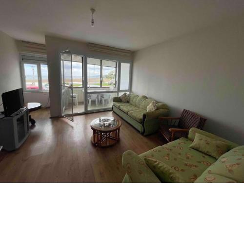 Dikili Sahilde Denize Sıfır Eşyalı Kiralık Yazlık