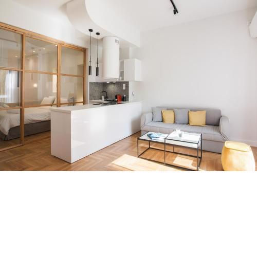 Discover Athens center by foot, from bright 1BDR!