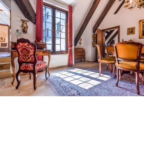 Discover the Old Town from a Royal Residence
