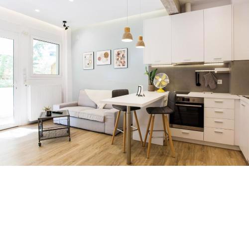 Disinffected Kifissia Central near Metro Apartment 1BR