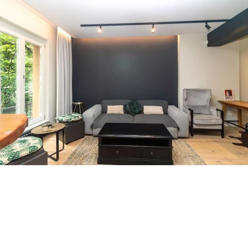 Distinguished Central 1 BDR. Apartment