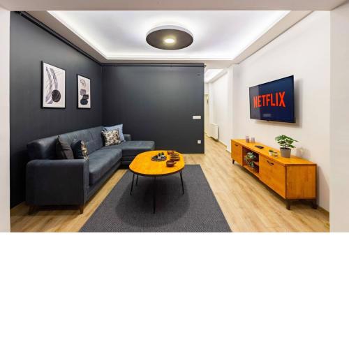 Distinguished Flat with Dreamy Backyard in Sisli
