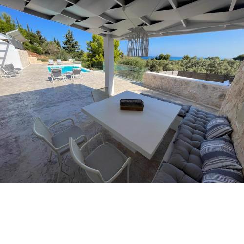 Divine private villa with pool, close to beach