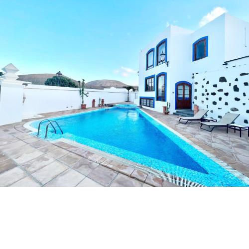 Doble clásica con desayuno, Wifi gratis, bonita piscina en Yaiza