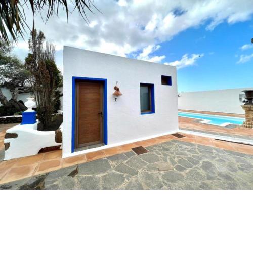 Doble con desayuno incluido, Wifi gratis, estupenda piscina en Yaiza