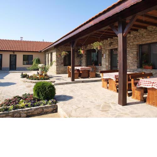 Dobrevata House