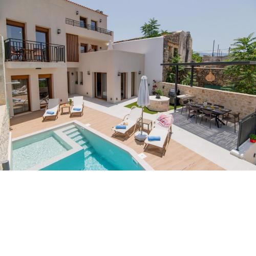 Dodo's Residence, heated pool & jacuzzi!