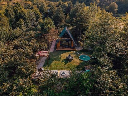 Doğanın içinde huzurlu havuzlu bungalow