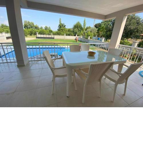 Doğanın kalbinde havuzlu villa