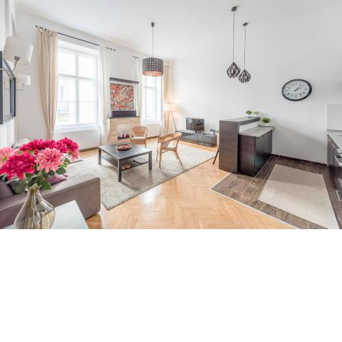 Dohany Street I - 3BR / Sleeps 6 (DH28A)