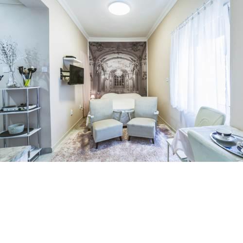 DOLLÁR APARTMAN