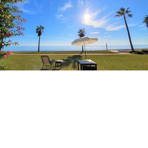 Dona Lola Sandra - Cozy beach front house with open sea views located in Calahonda only few minutes away from Marbella - Costa del sol CS111