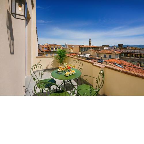 Donna Lipsi - La Dimora degli Affreschi Florence