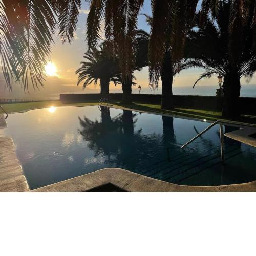 Dos villas y una amplia piscina!