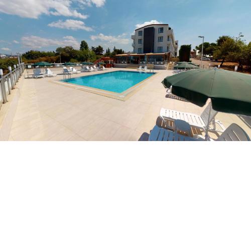 DOUBLE ROYAL HOTEL