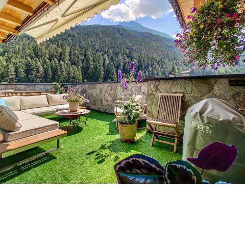 Doug's Mountain Getaway - 'Exclusive Mega Chalet'