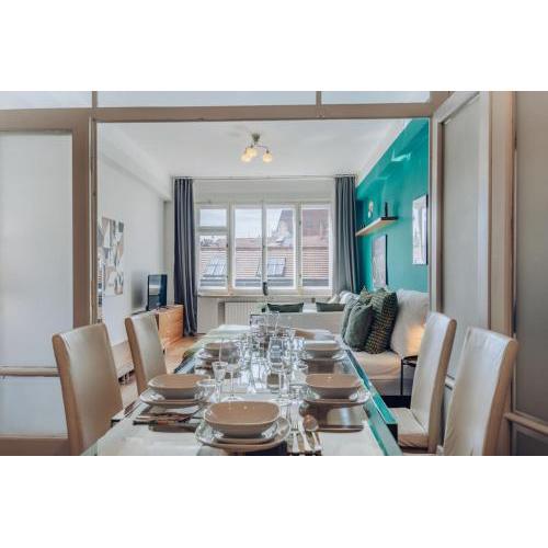Downtown 2BD riverside apartment near dancing house