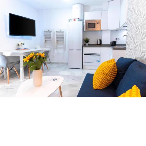 Downtown Apartment (3 bedrooms, 2 bathrooms, wifi)