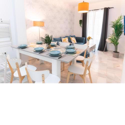 Downtown Apartment (4 bedrooms, 2 bathrooms, wifi)